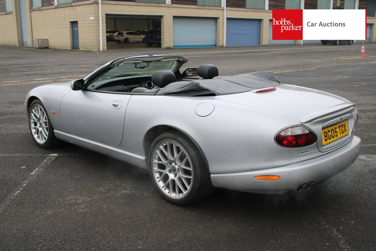 JAGUAR XKR CONVERTIBLE AUTO image 5