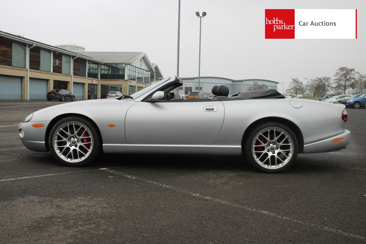 JAGUAR XKR CONVERTIBLE AUTO image 6