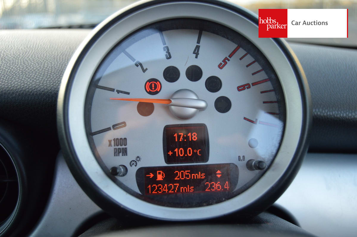 MINI COOPER D CLUBMAN image 16