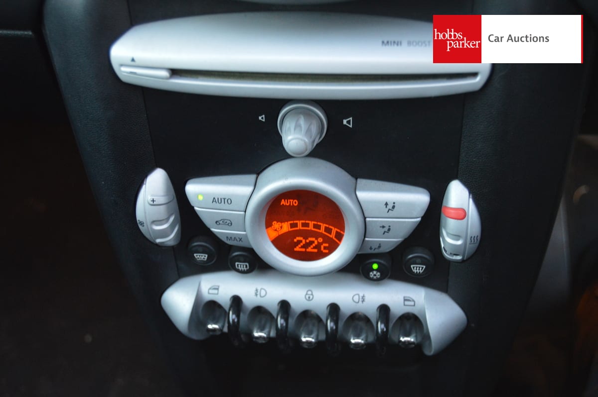 MINI COOPER D CLUBMAN image 18