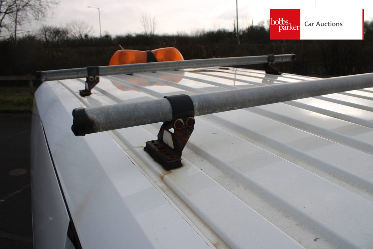 FORD TRANSIT CONNECT 75 T220 image 10