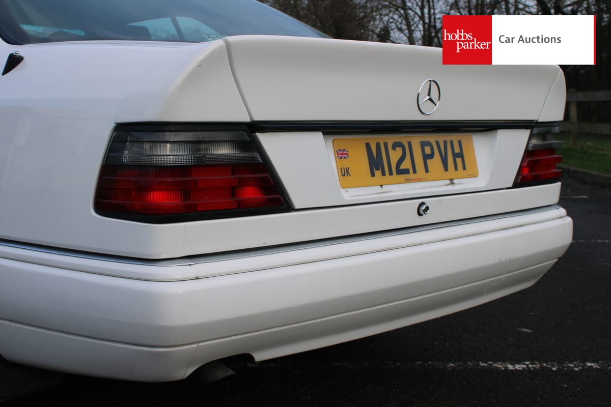 MERCEDES E220 COUPE AUTO image 11