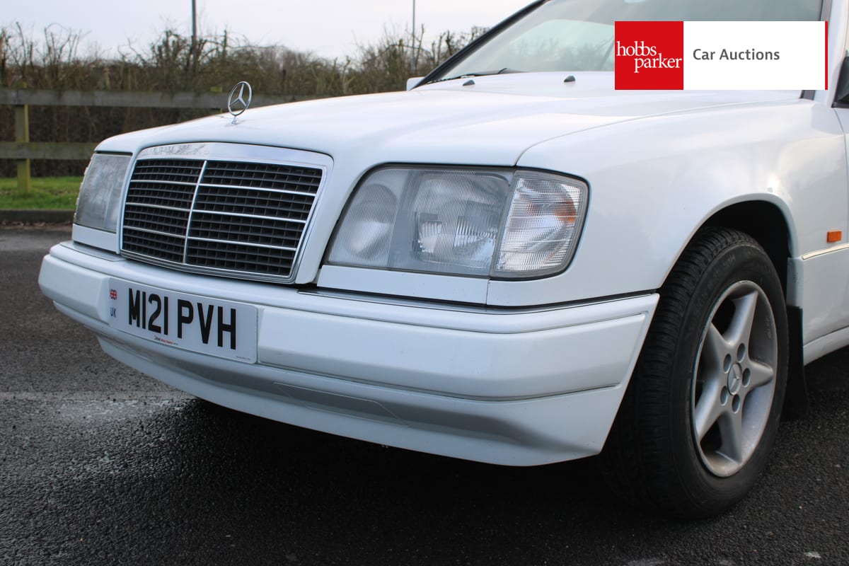 MERCEDES E220 COUPE AUTO image 14