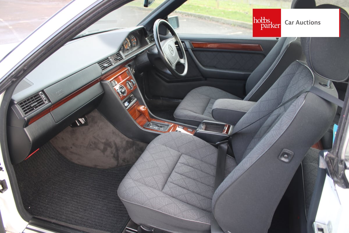 MERCEDES E220 COUPE AUTO image 15