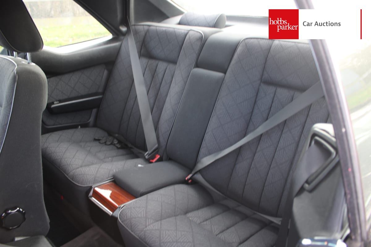 MERCEDES E220 COUPE AUTO image 19