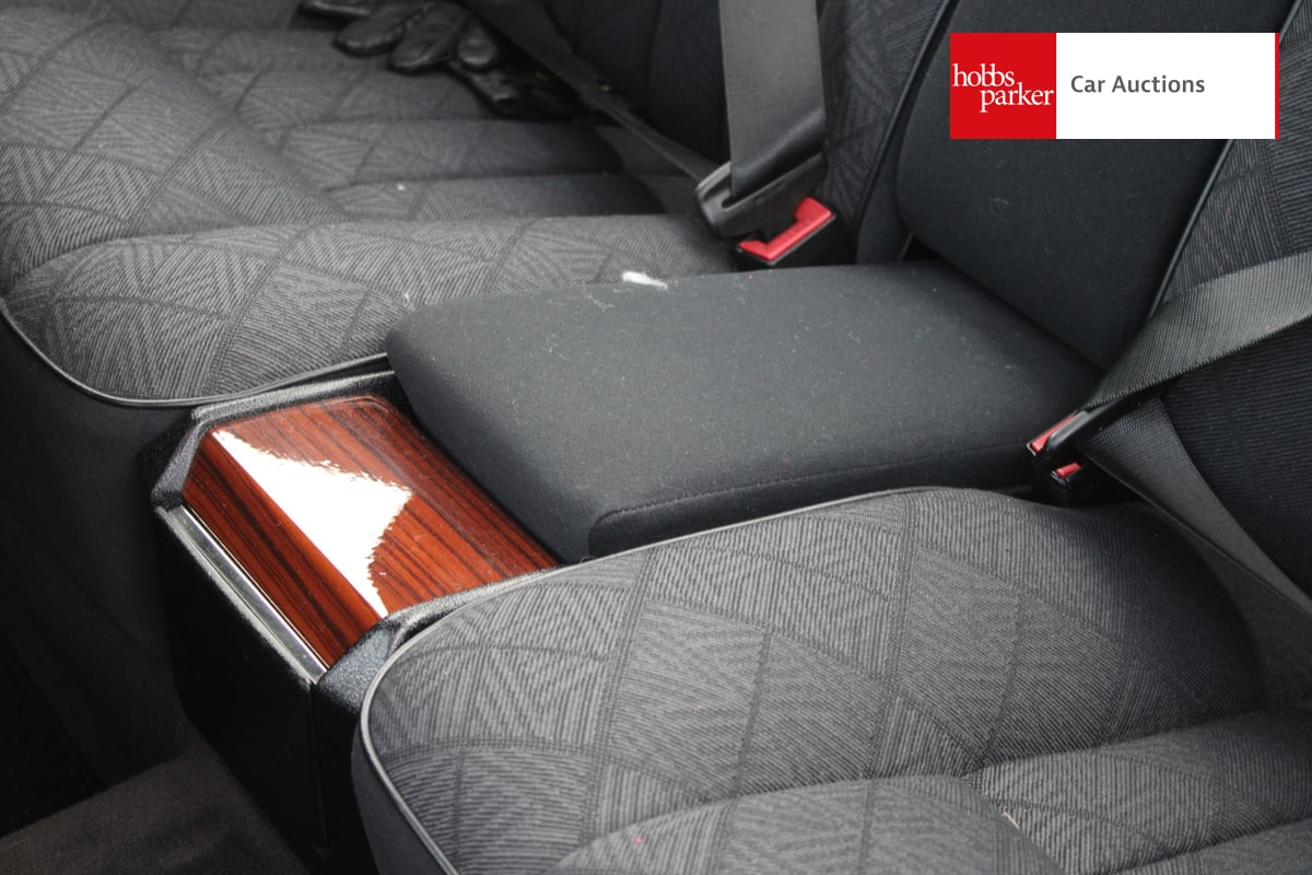 MERCEDES E220 COUPE AUTO image 20