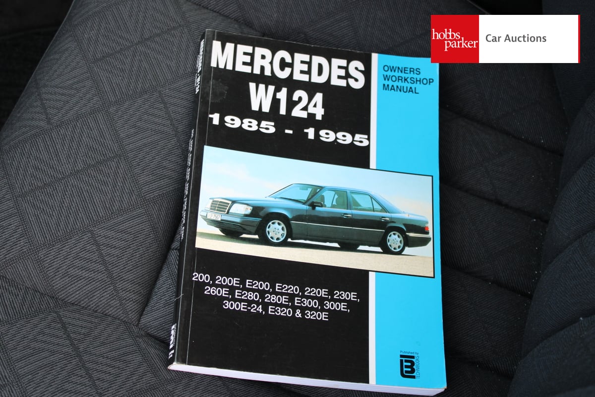 MERCEDES E220 COUPE AUTO image 21