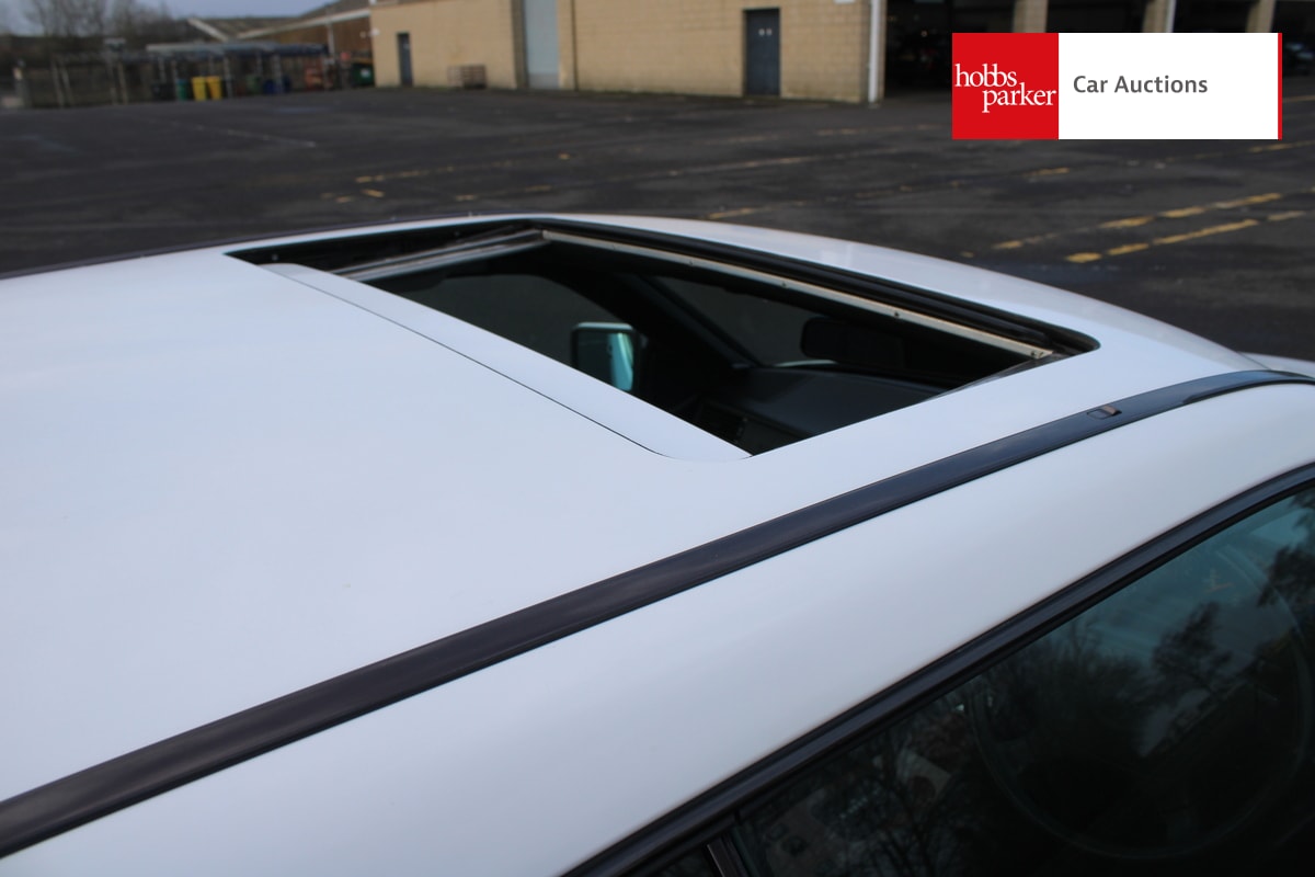 MERCEDES E220 COUPE AUTO image 24