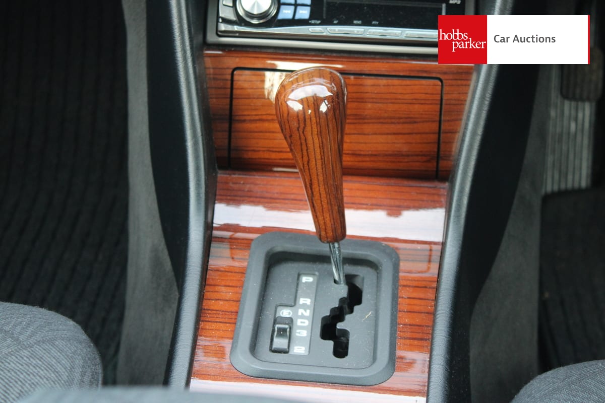 MERCEDES E220 COUPE AUTO image 30