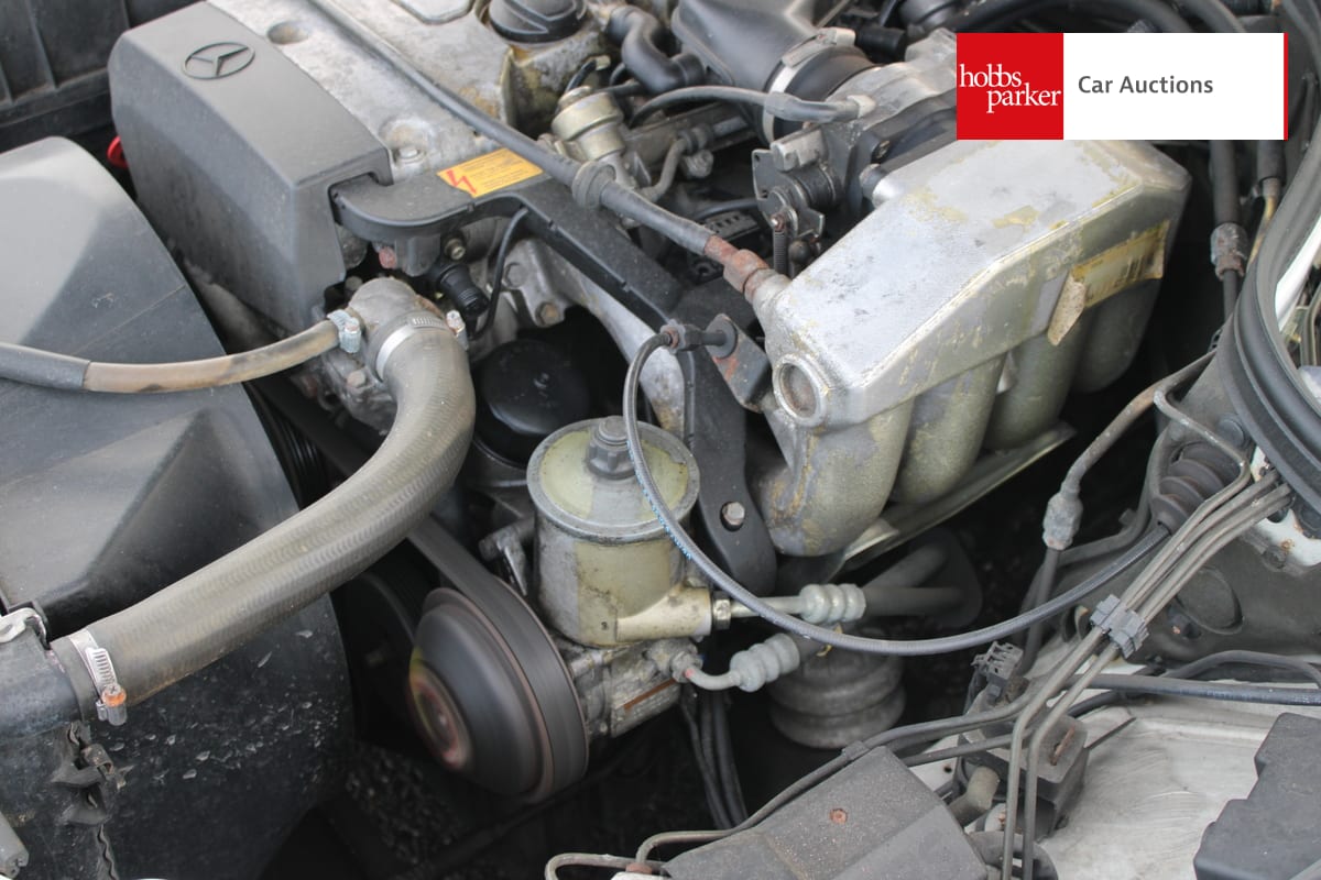 MERCEDES E220 COUPE AUTO image 39