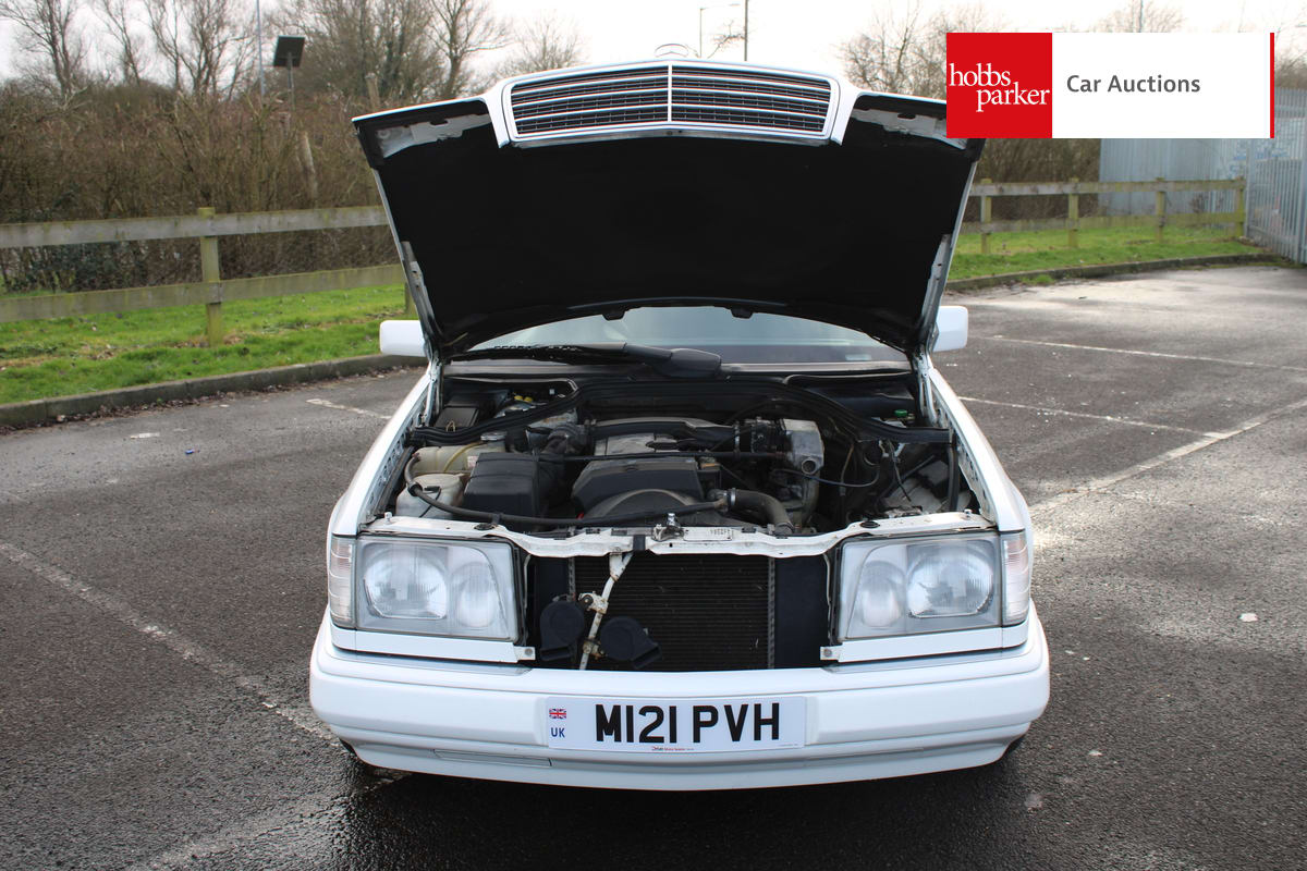 MERCEDES E220 COUPE AUTO image 41