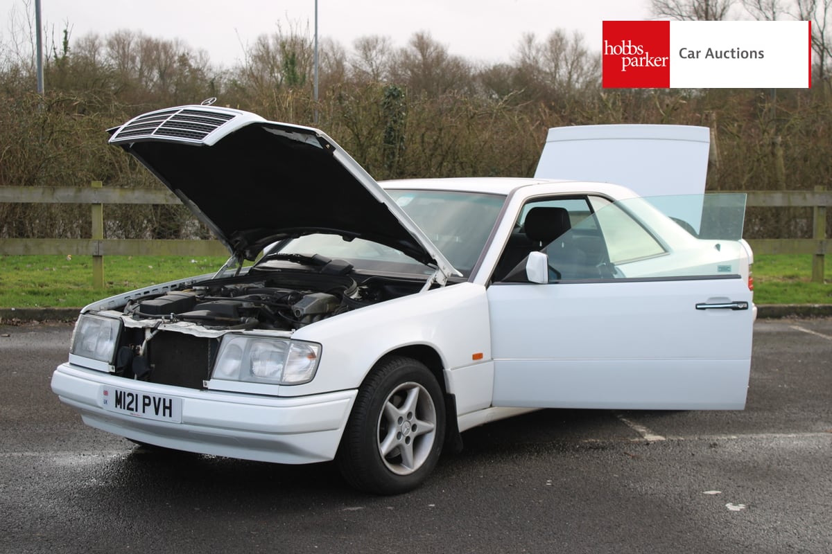 MERCEDES E220 COUPE AUTO image 42