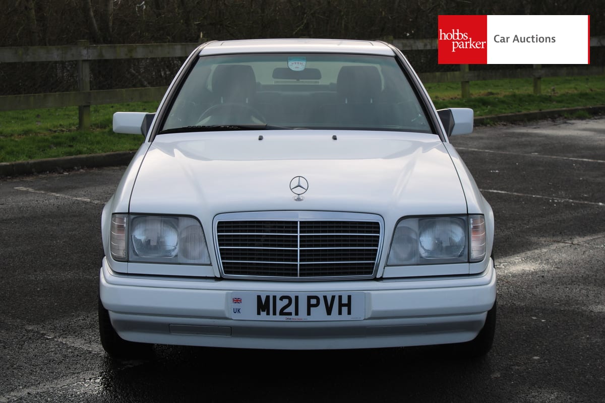 MERCEDES E220 COUPE AUTO image 8