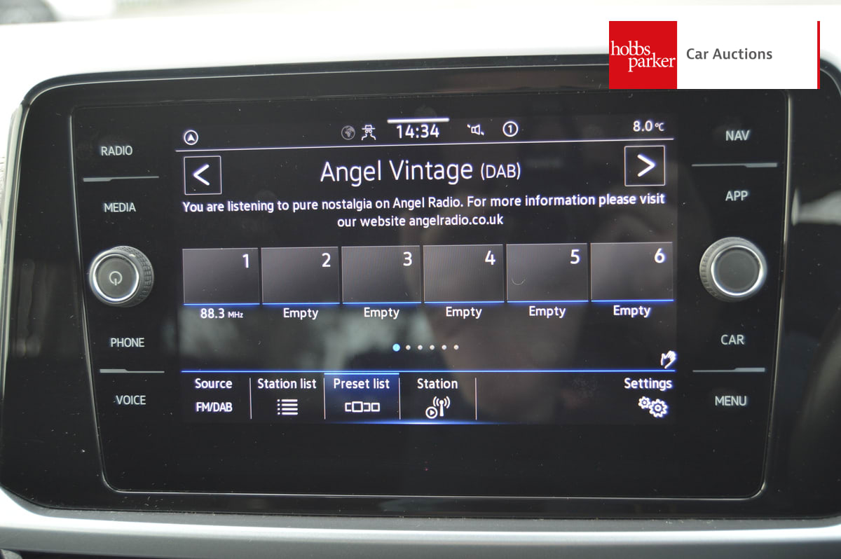 VOLKSWAGEN T-ROC LIFE TSI image 18