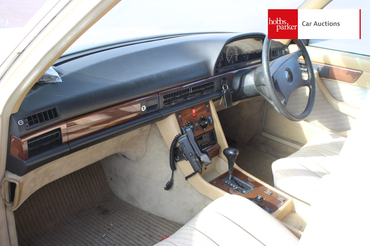 MERCEDES 300 SE AUTO image 15