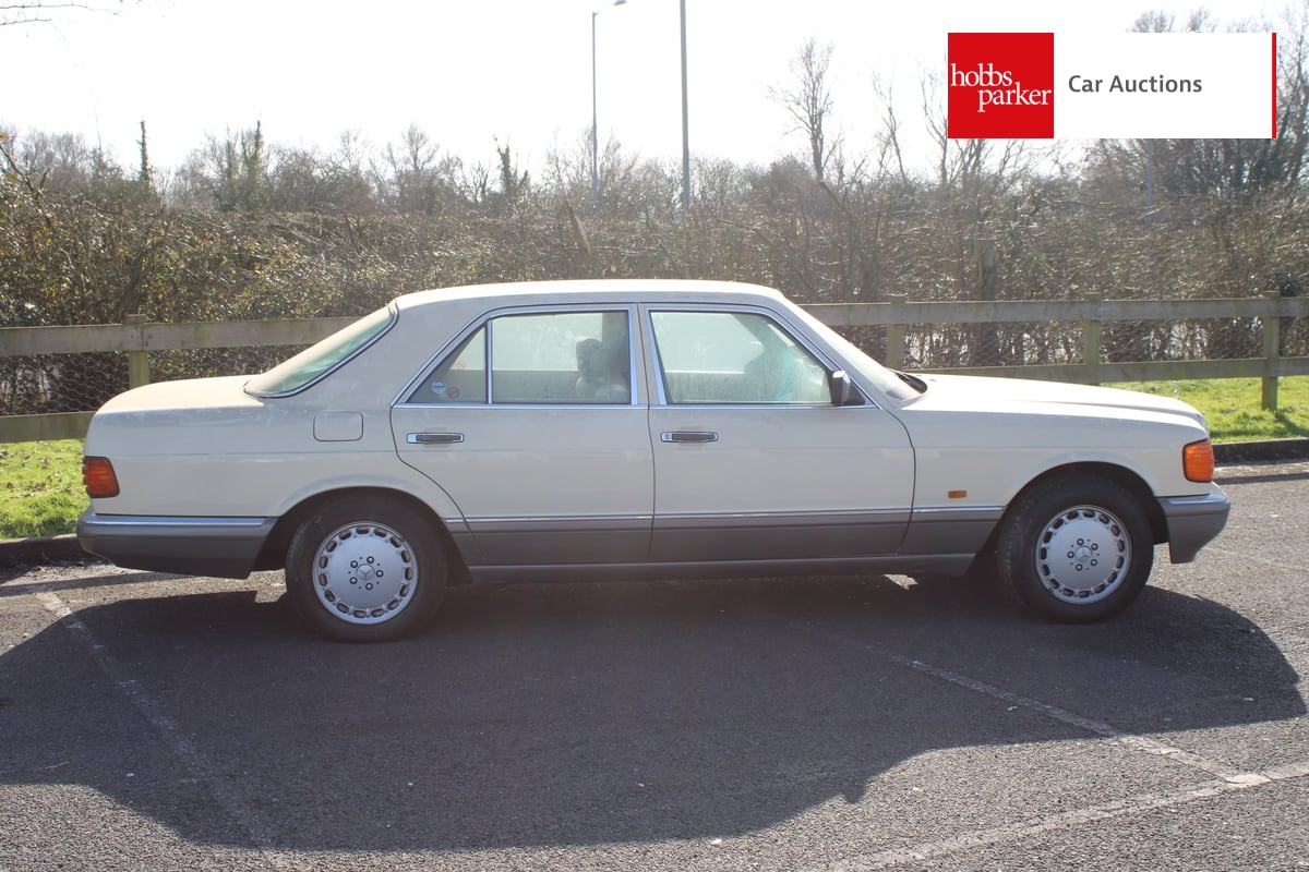 MERCEDES 300 SE AUTO image 2