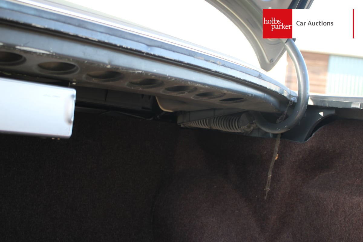 MERCEDES 300 SE AUTO image 20