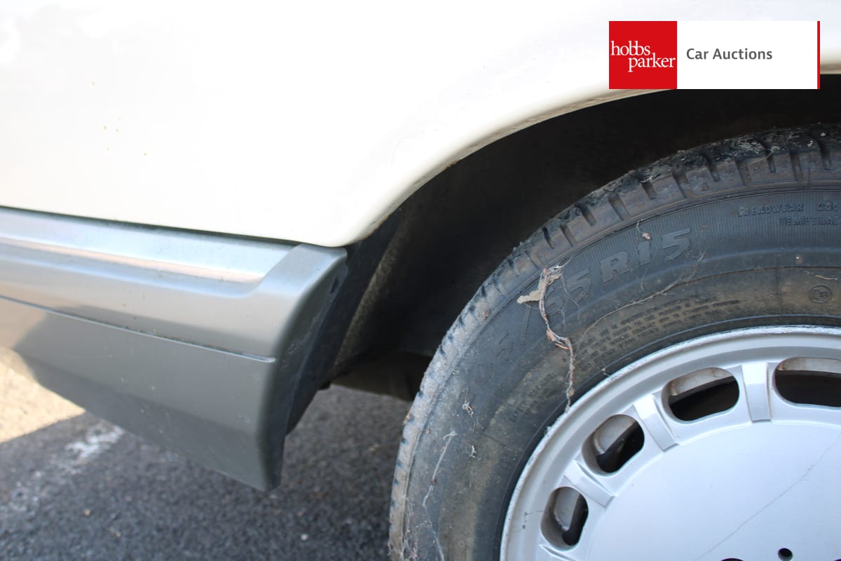 MERCEDES 300 SE AUTO image 23