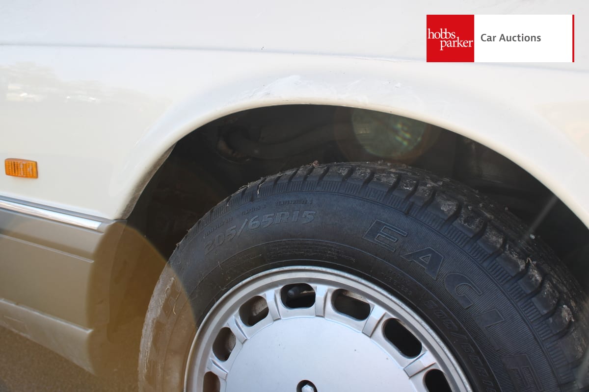 MERCEDES 300 SE AUTO image 24