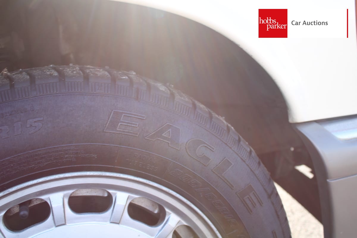 MERCEDES 300 SE AUTO image 25