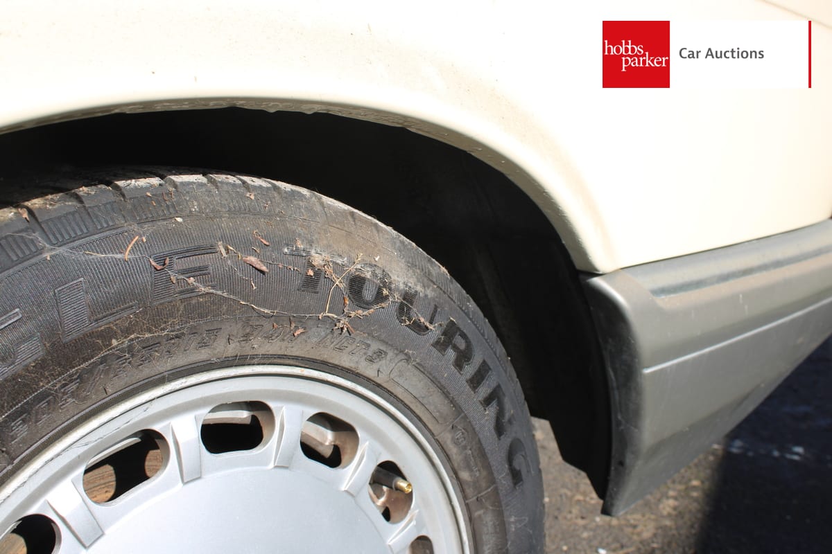 MERCEDES 300 SE AUTO image 28