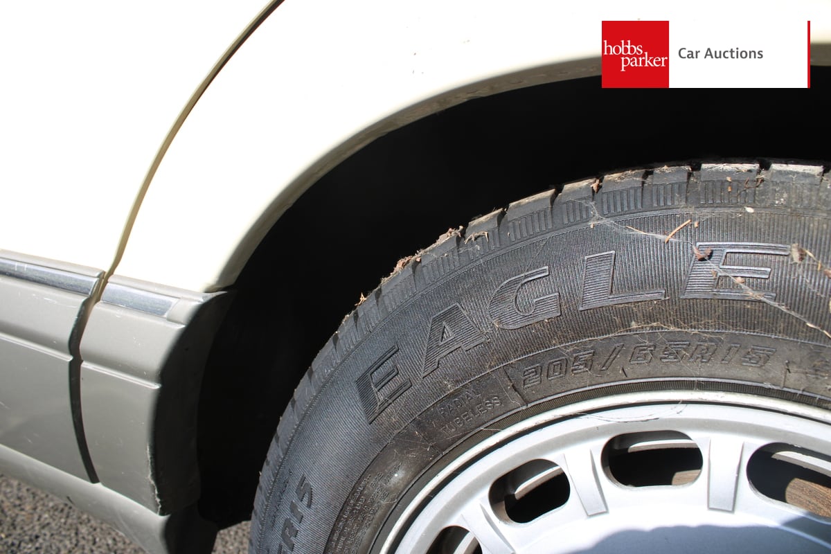 MERCEDES 300 SE AUTO image 29