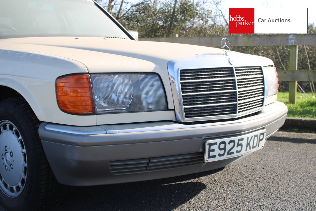 MERCEDES 300 SE AUTO image 30