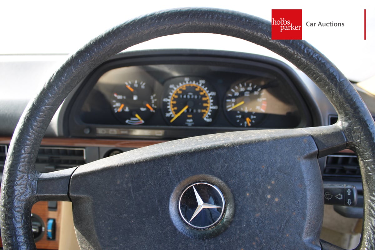 MERCEDES 300 SE AUTO image 32