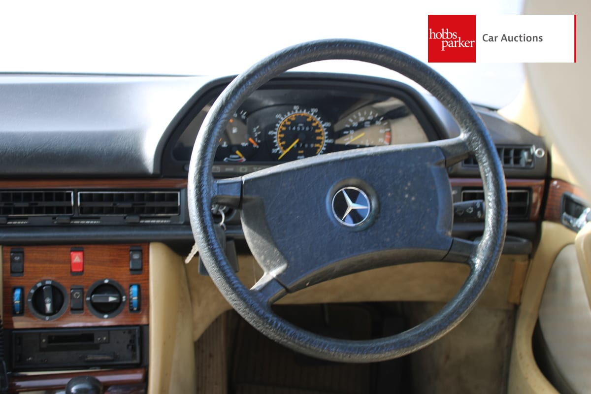 MERCEDES 300 SE AUTO image 34