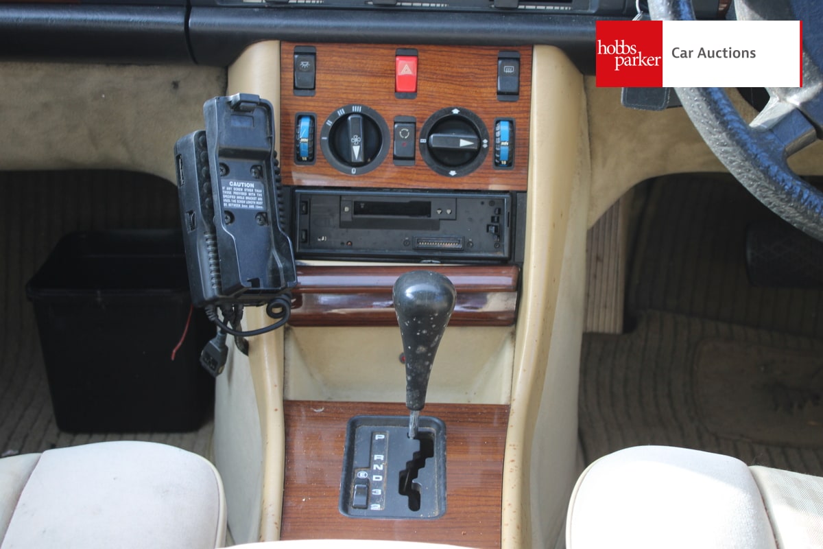 MERCEDES 300 SE AUTO image 35