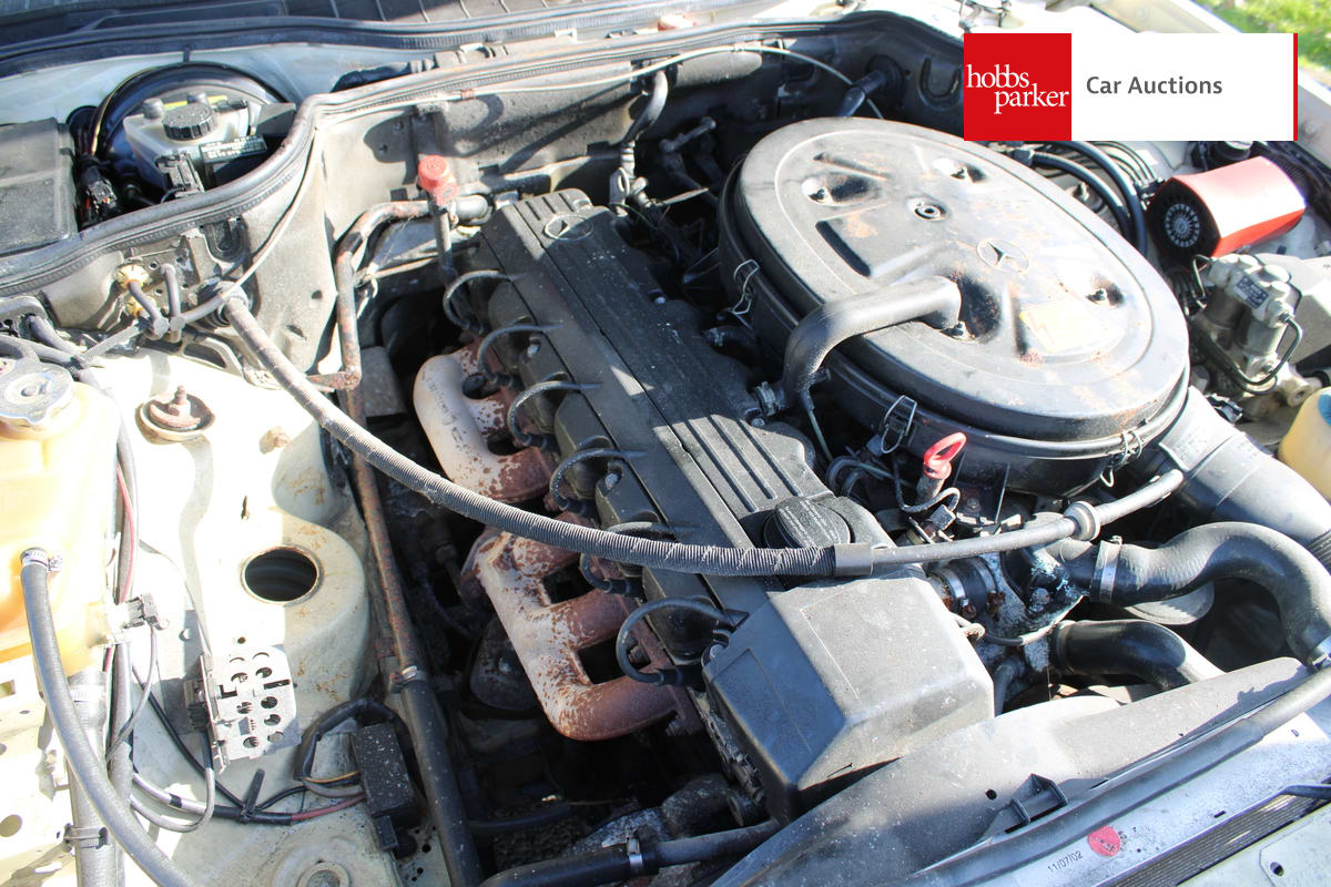 MERCEDES 300 SE AUTO image 37