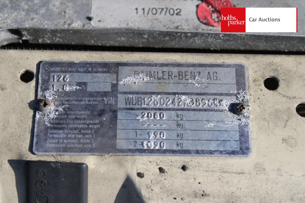 MERCEDES 300 SE AUTO image 40