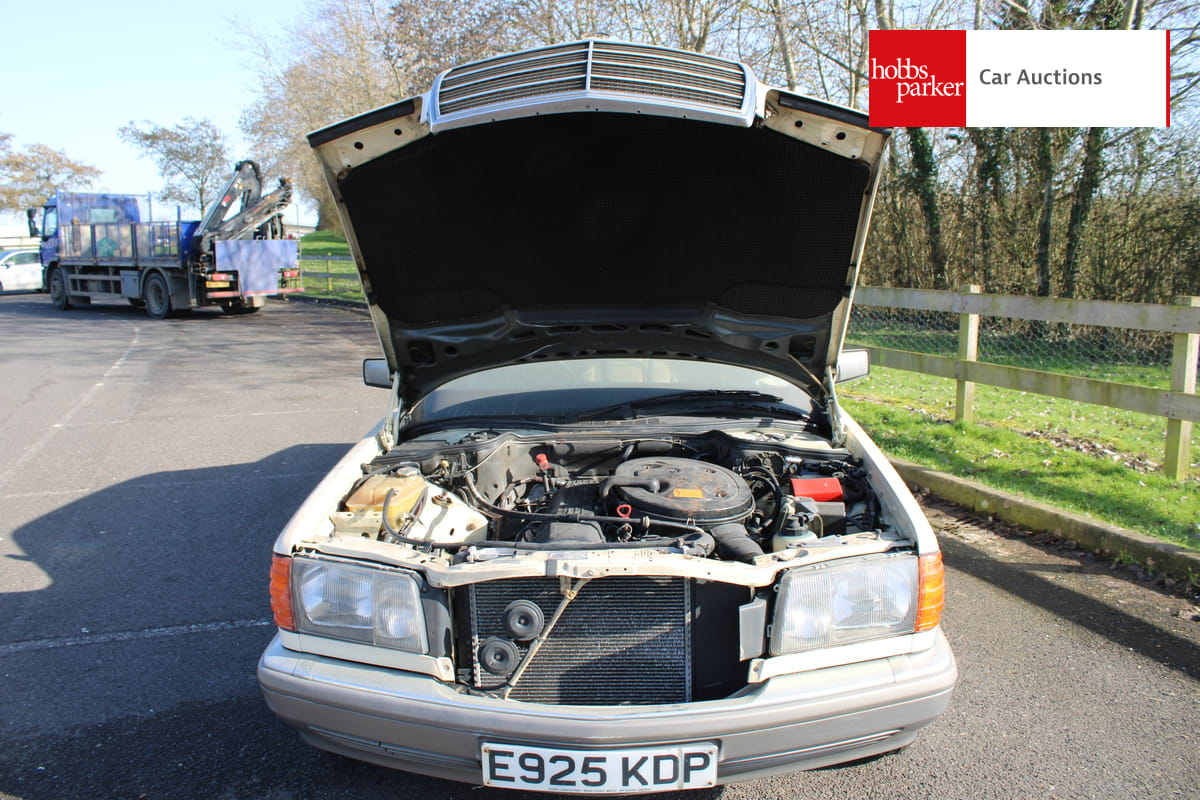 MERCEDES 300 SE AUTO image 41