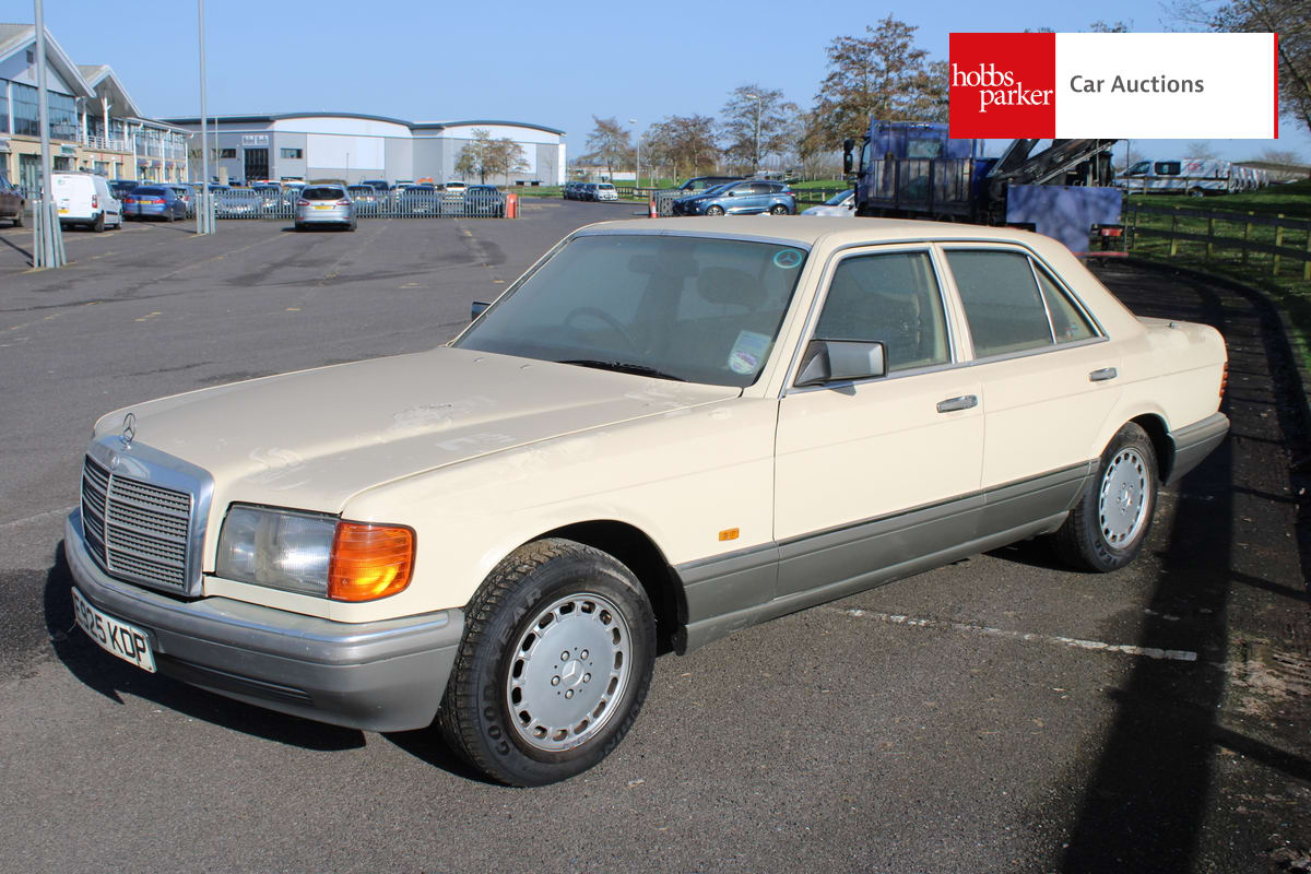 MERCEDES 300 SE AUTO image 6