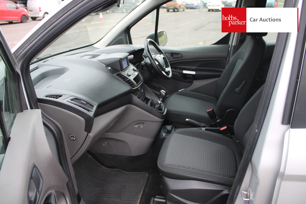 FORD TOURNEO CONNECT ZETEC TDC image 13