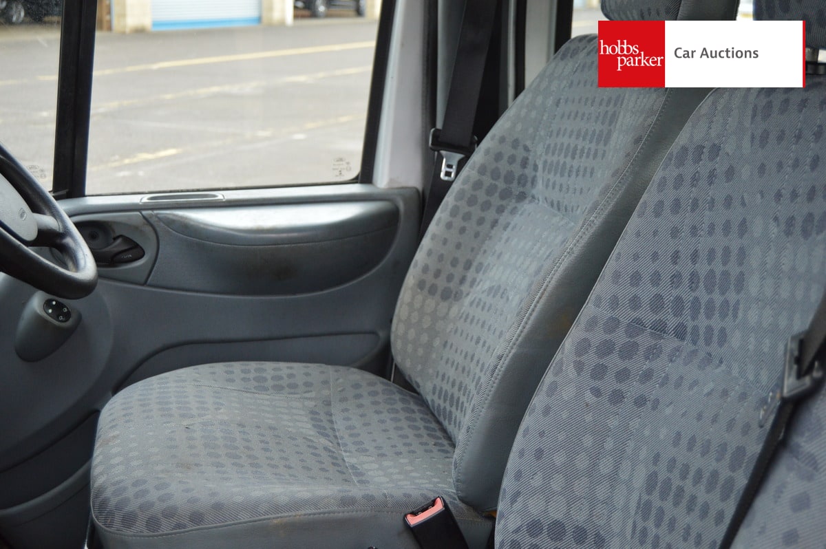 FORD TRANSIT 140 T300 FWD Minibus image 10