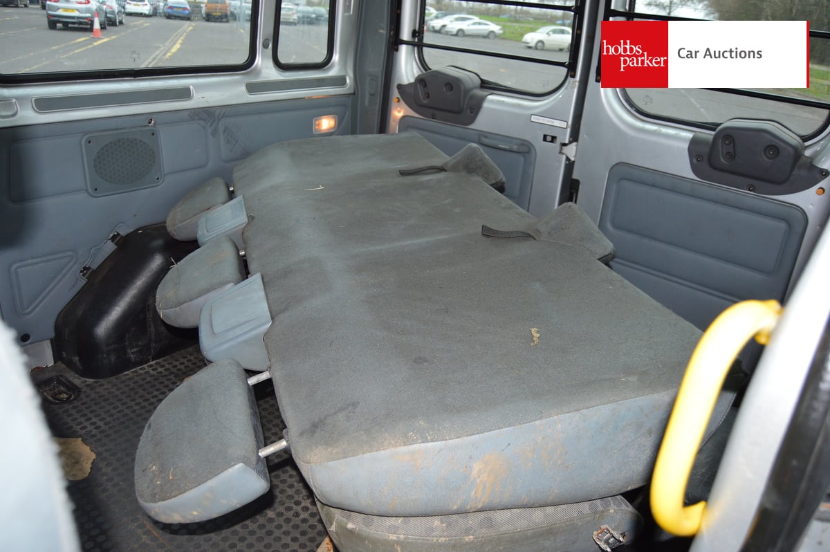 FORD TRANSIT 140 T300 FWD Minibus image 13