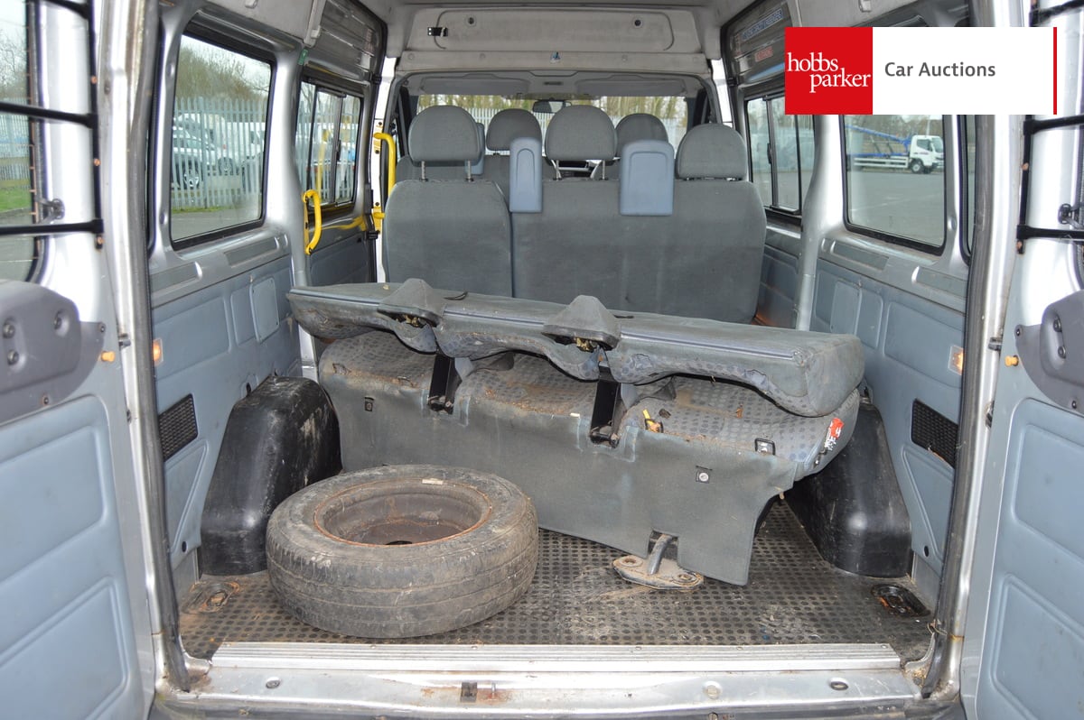 FORD TRANSIT 140 T300 FWD Minibus image 15