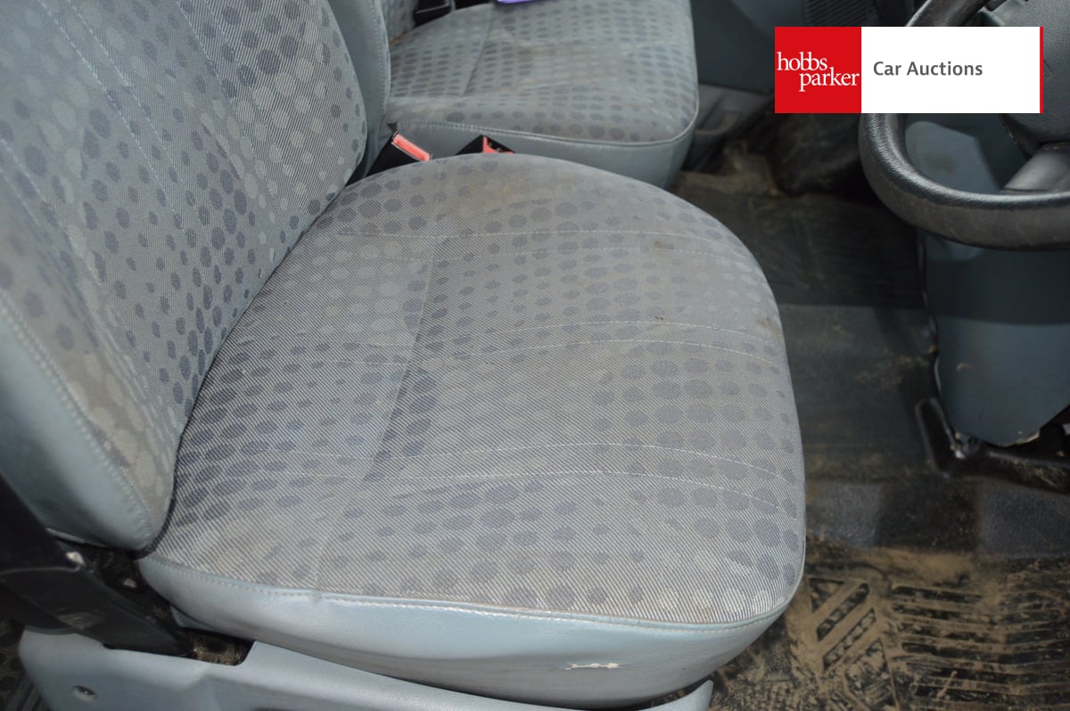 FORD TRANSIT 140 T300 FWD Minibus image 20