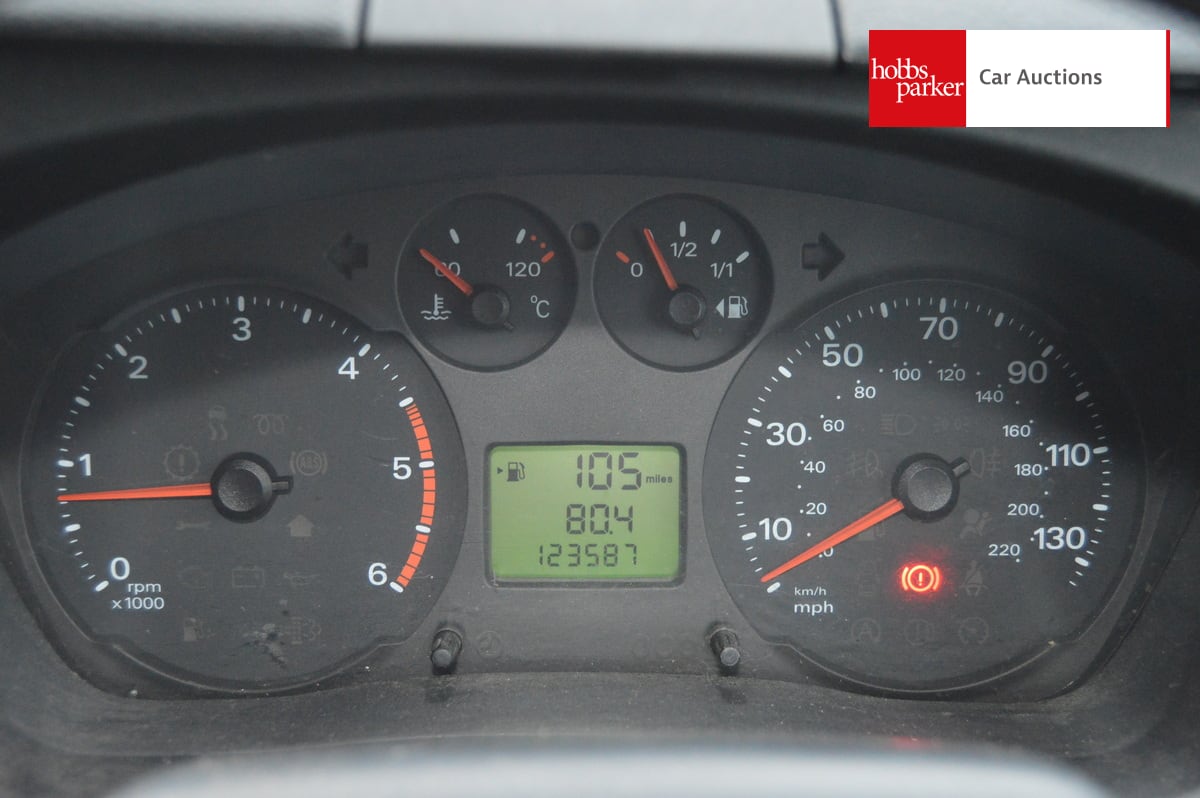 FORD TRANSIT 140 T300 FWD Minibus image 21