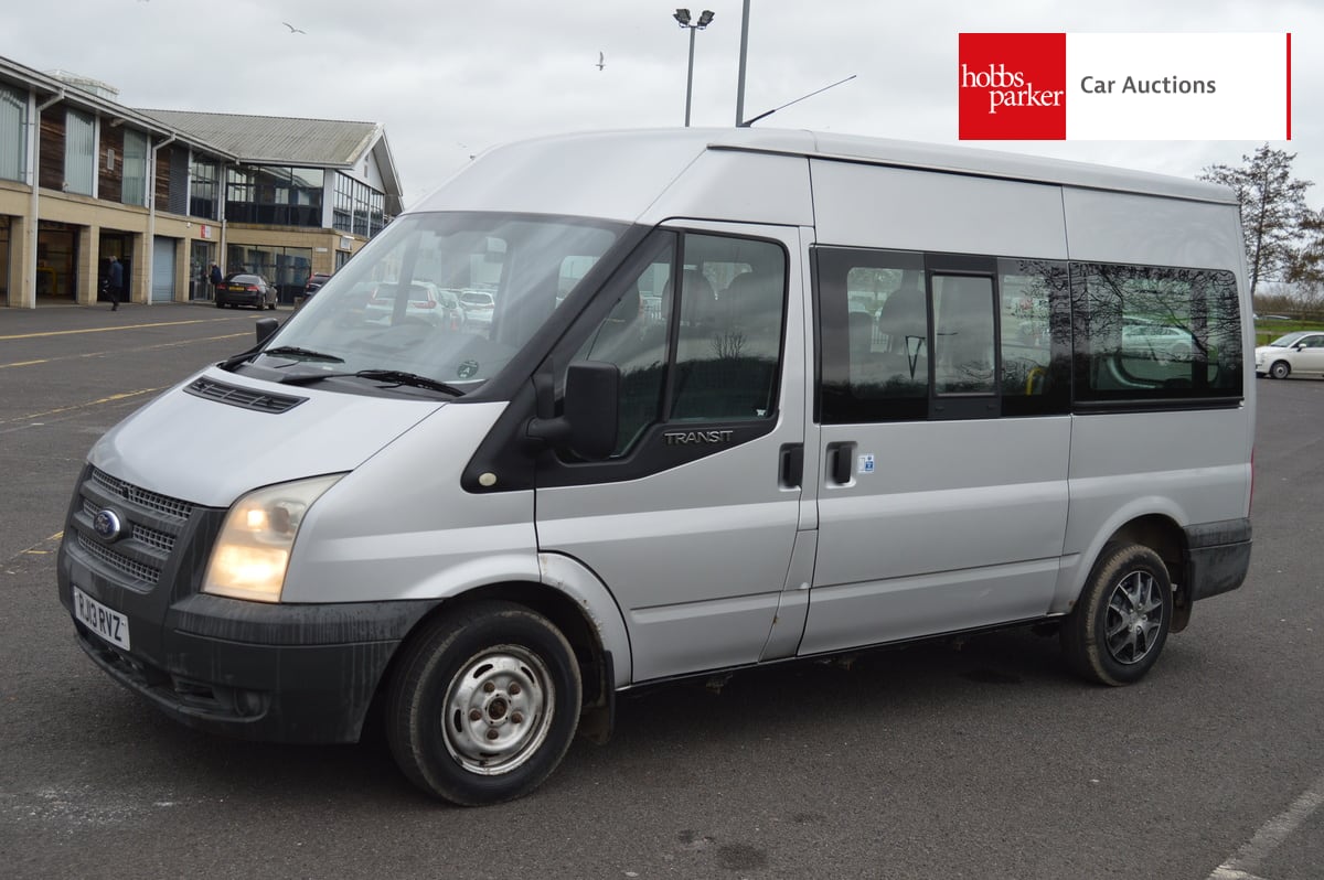 FORD TRANSIT 140 T300 FWD Minibus image 7