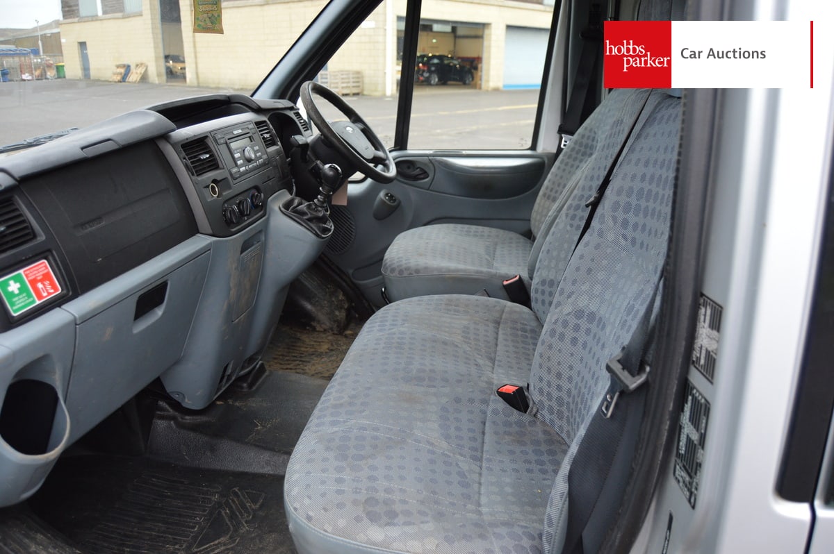 FORD TRANSIT 140 T300 FWD Minibus image 9