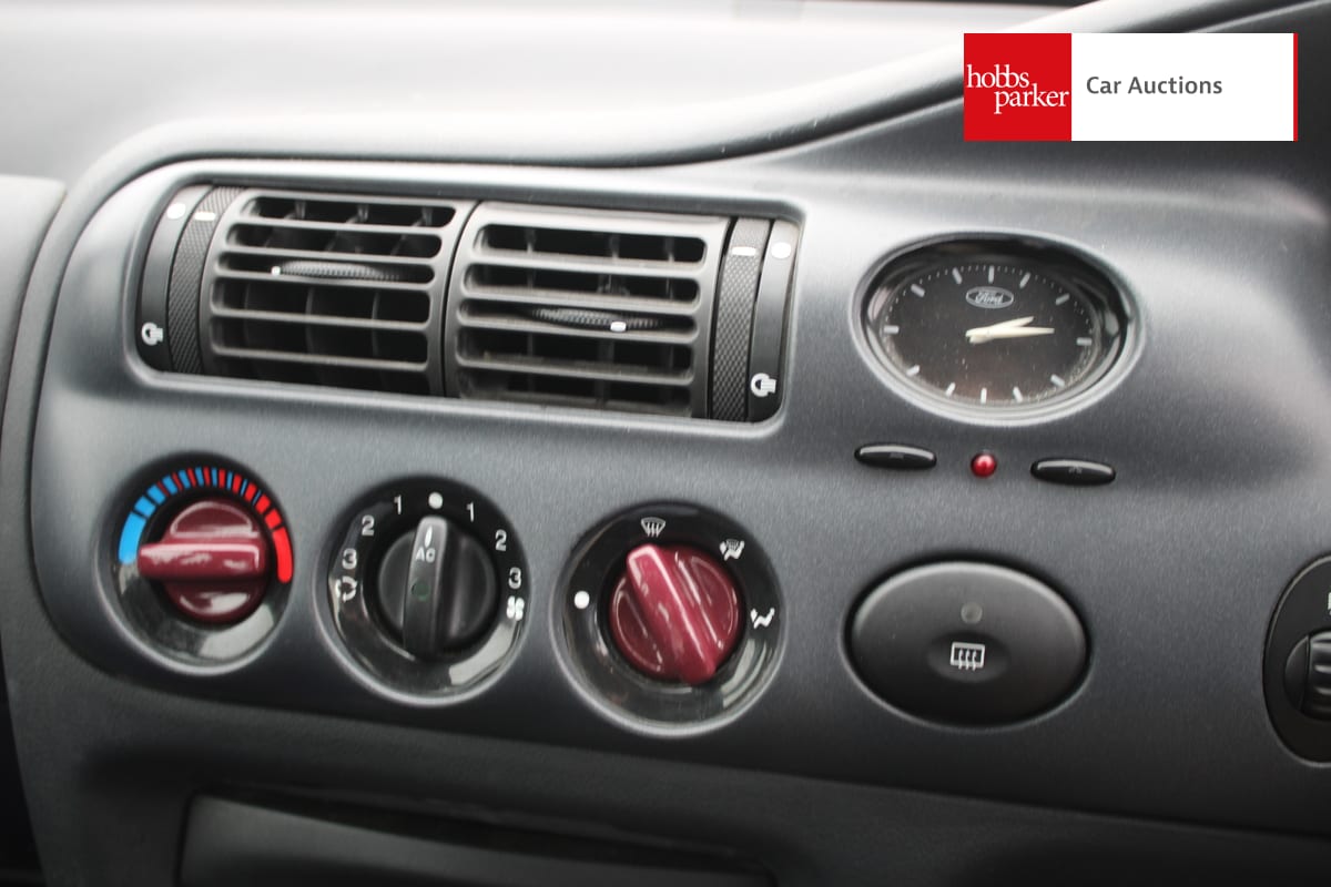 FORD ESCORT FINESSE image 34