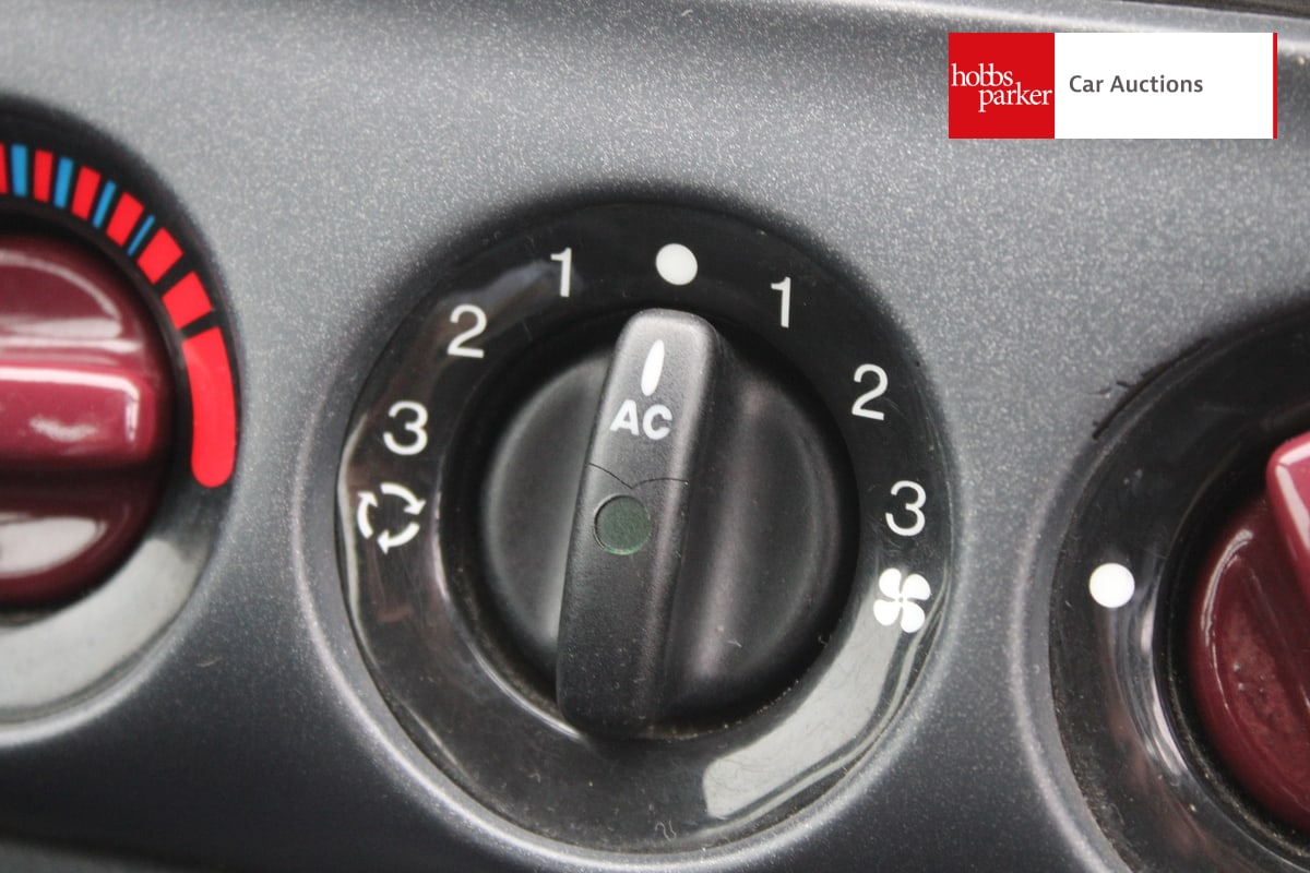 FORD ESCORT FINESSE image 36