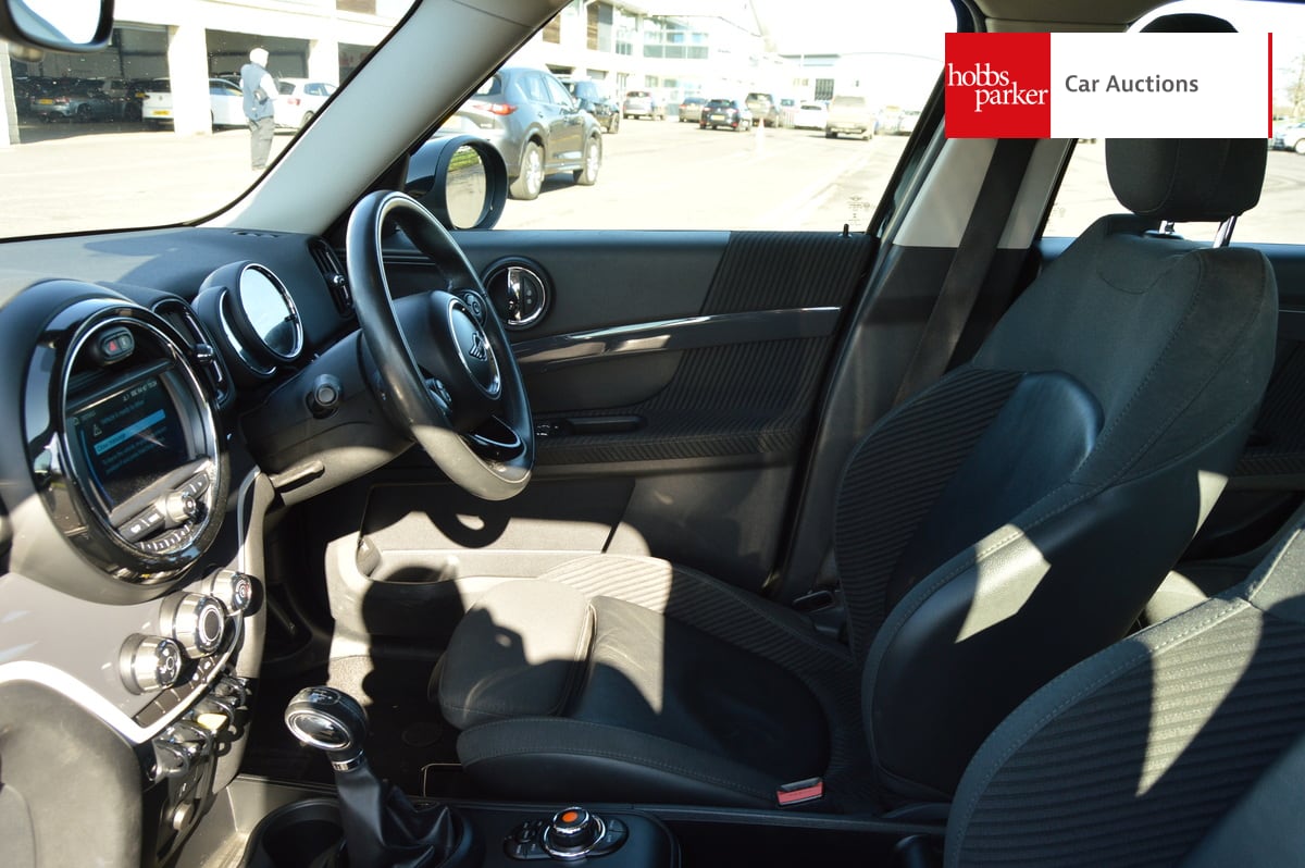 MINI COUNTRYMAN COOPER S E ALL4 A image 13