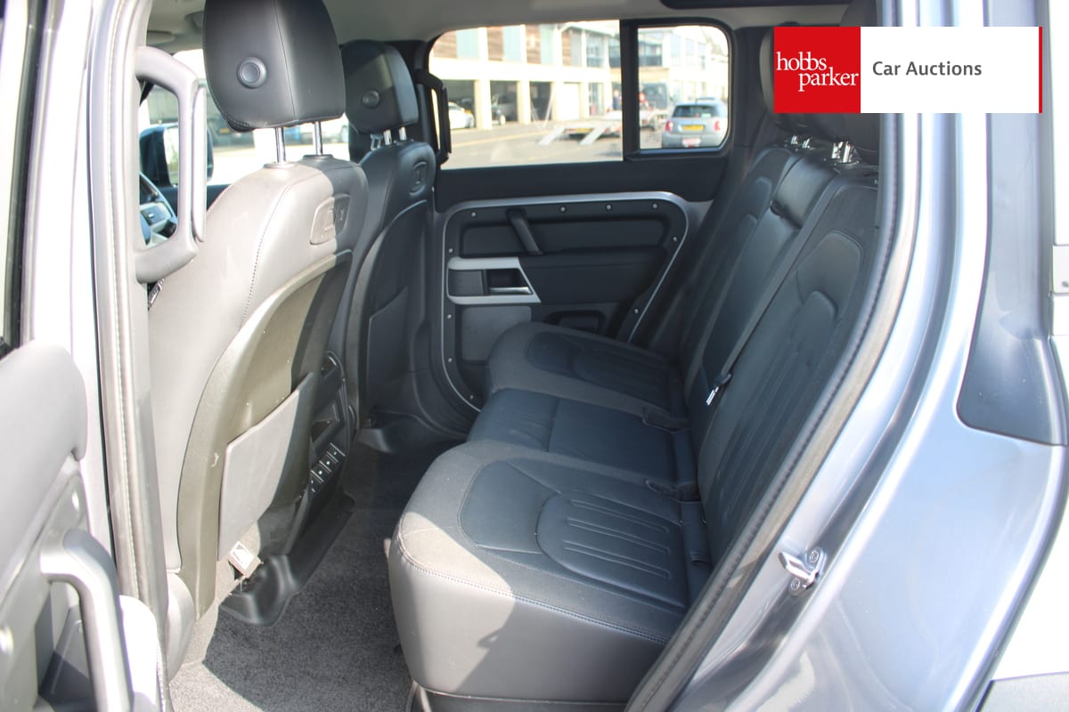 LAND ROVER DEFENDER SE D AUTO image 14
