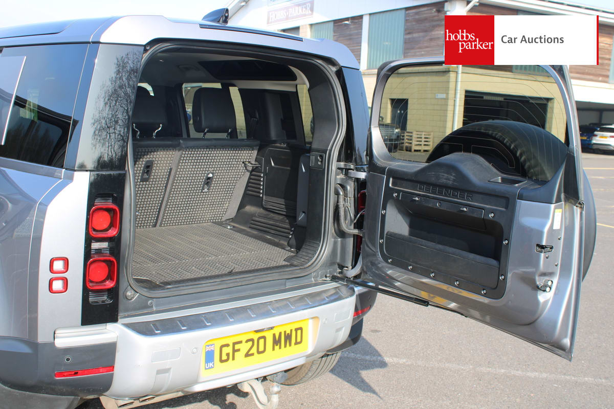 LAND ROVER DEFENDER SE D AUTO image 16