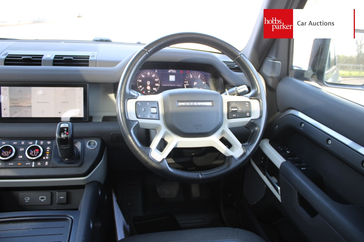 LAND ROVER DEFENDER SE D AUTO image 20