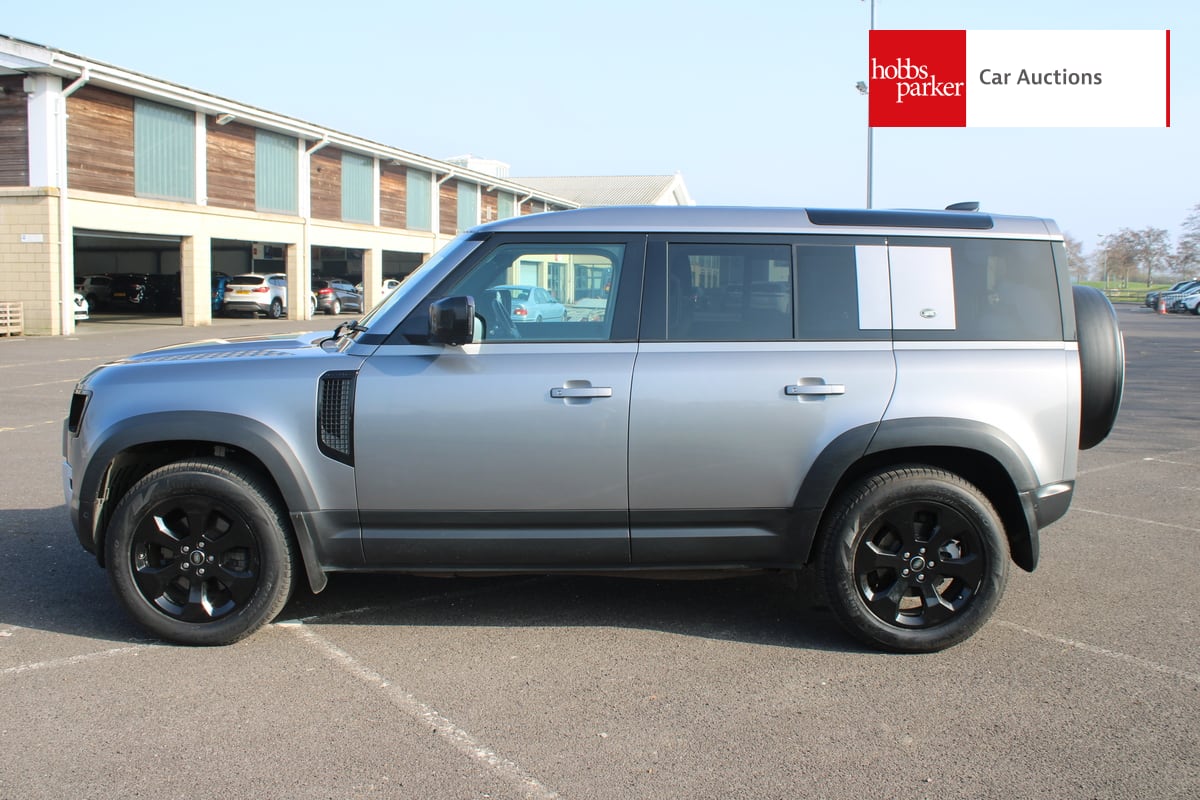 LAND ROVER DEFENDER SE D AUTO image 6