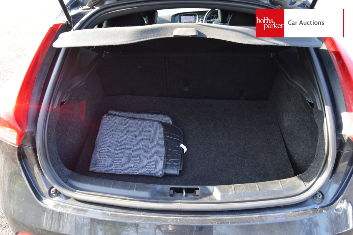 VOLVO V40 R-DESIGN LUX NAV D4 A image 15